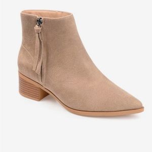 Journee Collection Sadiya Bootie size 11